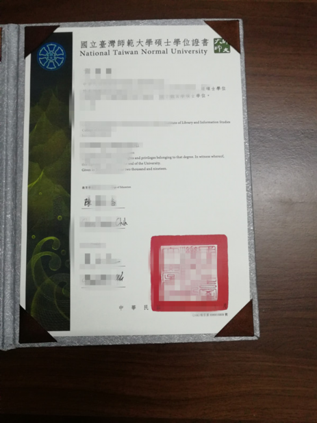 圣娜硕士学位证书领取